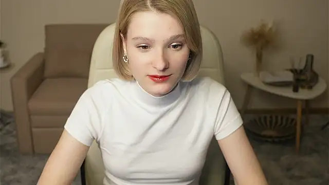 EvitaMull online show from November 10, 2025, 2:49 pm