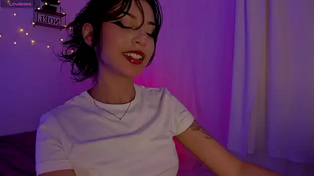 Tamara Aluna  online show from January 14, 2026, 10:14 pm