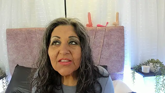 Snapshot of Victoriaa_Anderson chatting on April 2, 2026, 7:33 pm Victoriaa Anderson online show from April 2, 2026, 7:33 pm