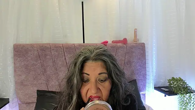 Snapshot of Victoriaa_Anderson chatting on April 13, 2026, 2:11 pm Victoriaa Anderson online show from April 13, 2026, 2:11 pm