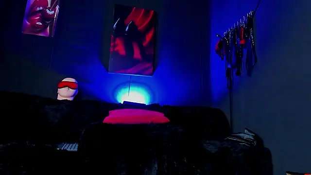 MartinaStones online show from March 18, 2026, 12:25 am