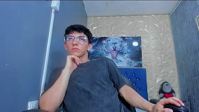 Snapshot of ElanGiraldo chatting on June 22, 2026, 11:35 pm ElanGiraldo online show from June 22, 2026, 11:35 pm
