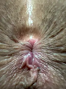 latinahorny11 online show from December 21, 2025, 8:10 am