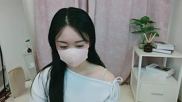 Yuina ch  online show from November 24, 2025, 1:44 pm