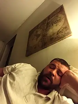 tomluckies online show from November 9, 2025, 5:11 pm