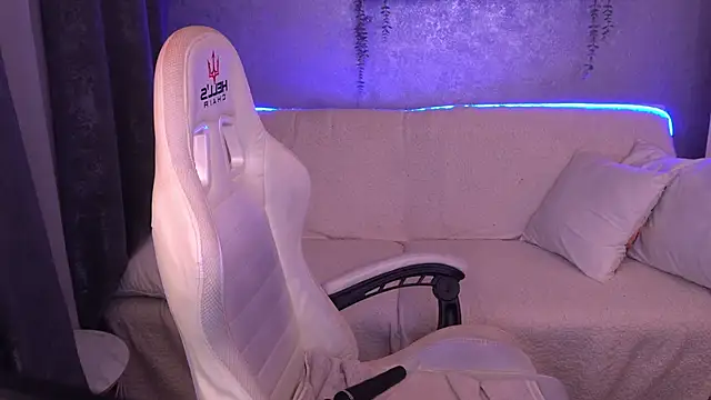 CarolinaaFoxyyy online show from November 13, 2025, 3:55 pm