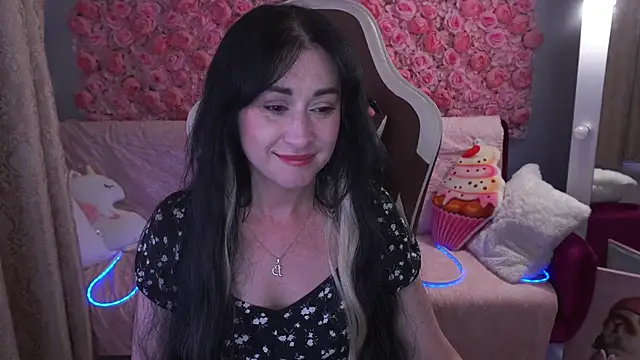 CarolinaaFoxyyy online show from May 24, 2026, 6:57 pm
