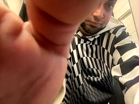 juicythickclit69 online show from November 16, 2025, 6:35 pm