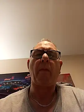 andy-1961 online show from November 18, 2025, 11:26 pm