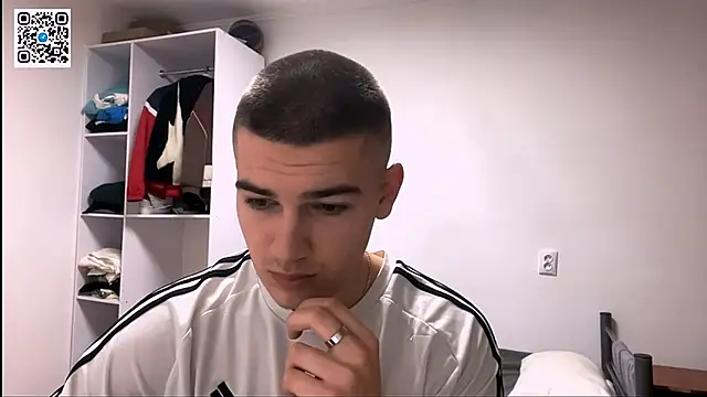 Snapshot of _BarePulse chatting on February 17, 2026, 8:59 pm BarePulse online show from February 17, 2026, 8:59 pm