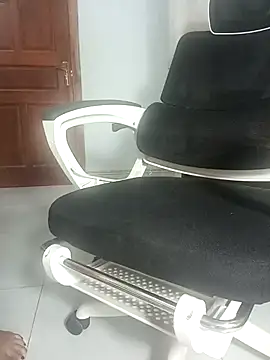 Em-mupmup online show from February 26, 2026, 9:08 am