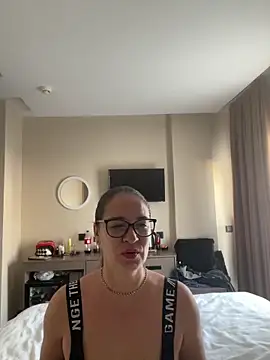 Milana8263 online show from December 19, 2025, 6:42 am