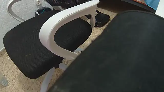 Calavera2001 online show from December 19, 2025, 11:56 pm