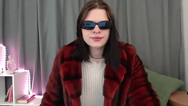 Dona Mafia online show from November 18, 2025, 11:15 pm