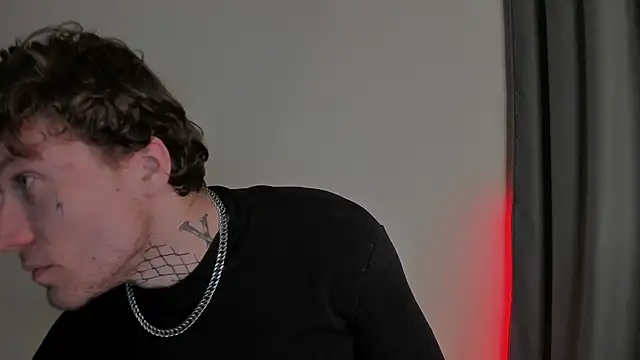 Huntall77 online show from November 18, 2025, 4:11 pm