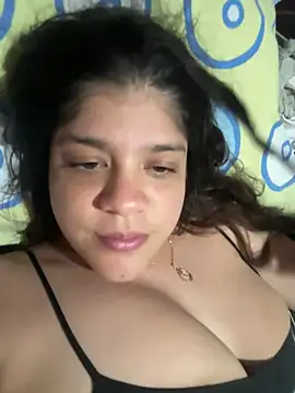 diamore3377 online show from April 25, 2026, 2:47 am