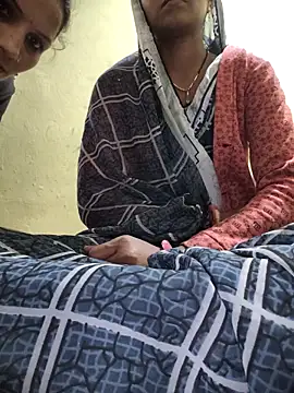 Snapshot of Geeta-143 chatting on November 15, 2025, 12:02 pm Geeta-143 online show from November 15, 2025, 12:02 pm