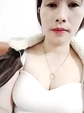 Swan-white123 online show from January 6, 2026, 4:43 pm