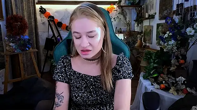 Snapshot of LeilaUvrays chatting on November 15, 2025, 8:27 pm LeilaUvrays online show from November 15, 2025, 8:27 pm