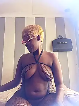 CurvyBabe36 online show from April 5, 2026, 2:03 pm