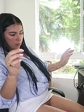 Snapshot of ViolettaWalton1 chatting on February 12, 2026, 2:23 pm ViolettaWalton1 online show from February 12, 2026, 2:23 pm