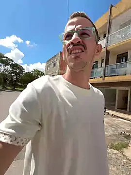 Lucasjandre online show from April 25, 2026, 1:41 pm
