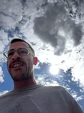 Lucasjandre online show from July 6, 2026, 3:03 pm