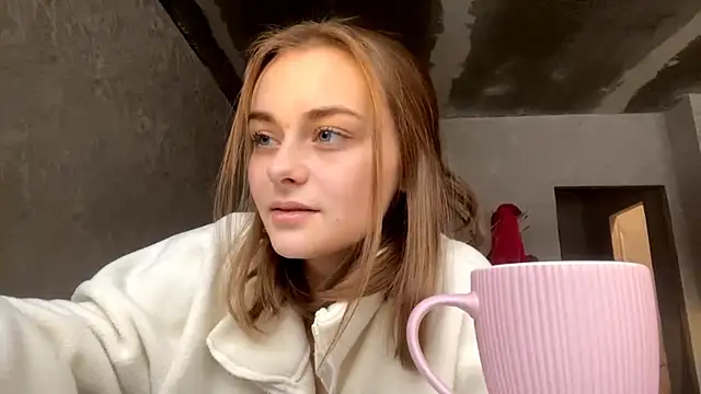 Snapshot of GeralynChiszar chatting on November 16, 2025, 10:10 am GeralynChiszar online show from November 16, 2025, 10:10 am