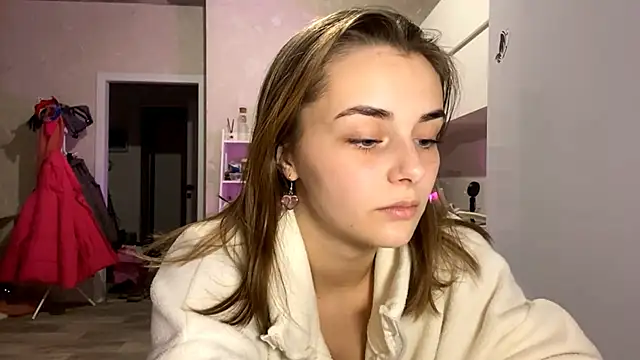 Snapshot of GeralynChiszar chatting on December 4, 2025, 1:04 am GeralynChiszar online show from December 4, 2025, 1:04 am