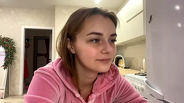 Snapshot of GeralynChiszar chatting on December 18, 2025, 4:40 am GeralynChiszar online show from December 18, 2025, 4:40 am