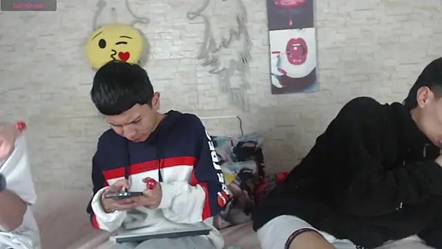 axel milo kairo and noa online show from November 25, 2025, 12:32 am