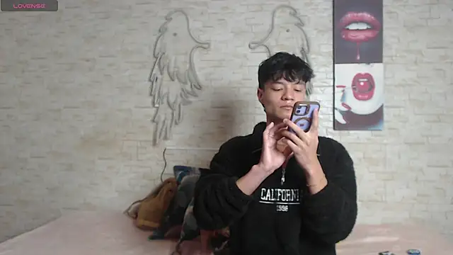 axel milo kairo and noa online show from December 17, 2025, 3:07 pm