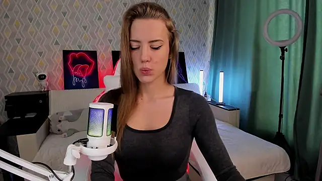 ElllySun online show from November 21, 2025, 4:44 am