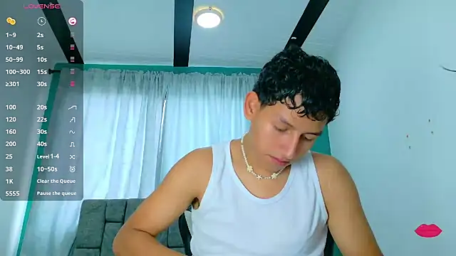 FelipeGonzalezz online show from December 2, 2025, 12:32 pm