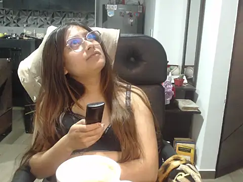 Snapshot of amatista_katzenn chatting on February 6, 2026, 3:33 am amatista katzenn online show from February 6, 2026, 3:33 am