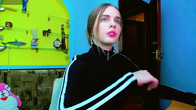 AlicaLOVEalisa777 online show from April 14, 2026, 6:25 pm