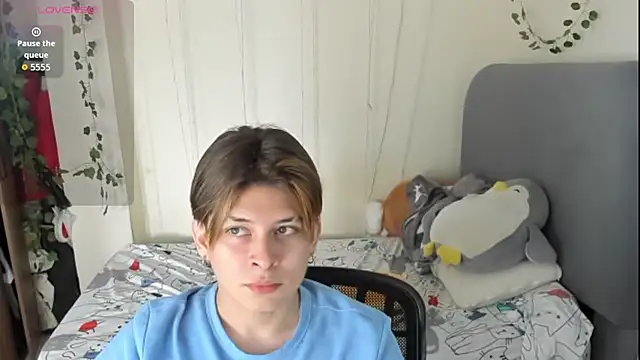 Felix kitty online show from December 3, 2025, 7:12 pm