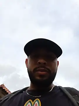 Snapshot of MAX_Jhonnson chatting on November 14, 2025, 10:18 pm MAX Jhonnson online show from November 14, 2025, 10:18 pm