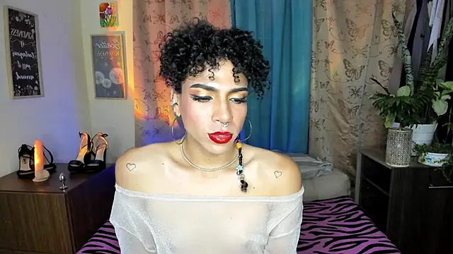 Angel White25 online show from May 10, 2026, 1:33 am