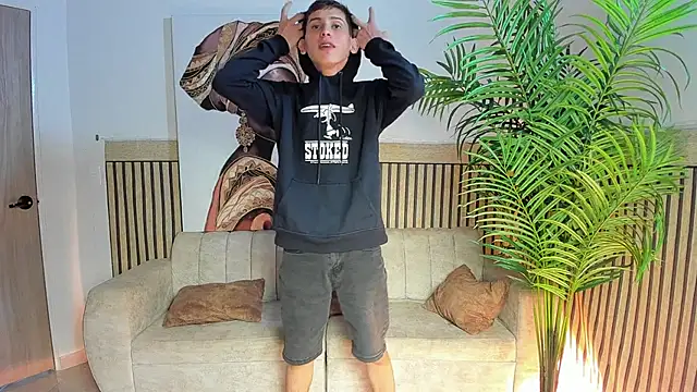 Snapshot of Justingsex1 chatting on November 18, 2025, 5:12 am Justingsex1 online show from November 18, 2025, 5:12 am