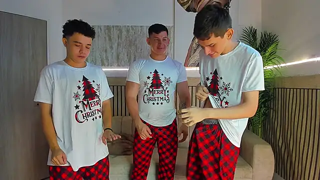 Snapshot of Justingsex1 chatting on December 3, 2025, 5:26 am Justingsex1 online show from December 3, 2025, 5:26 am