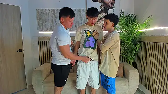 Snapshot of Justingsex1 chatting on December 17, 2025, 5:46 am Justingsex1 online show from December 17, 2025, 5:46 am