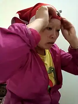 girl-hot2x online show from November 15, 2025, 4:54 am