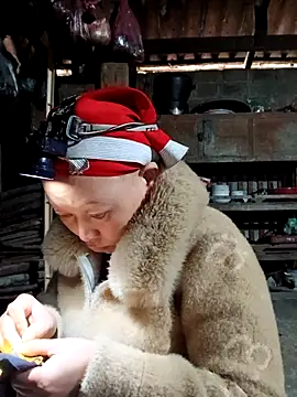 Snapshot of girl-hot2x chatting on February 9, 2026, 8:51 am girl-hot2x online show from February 9, 2026, 8:51 am