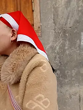 Snapshot of girl-hot2x chatting on February 18, 2026, 1:23 am girl-hot2x online show from February 18, 2026, 1:23 am