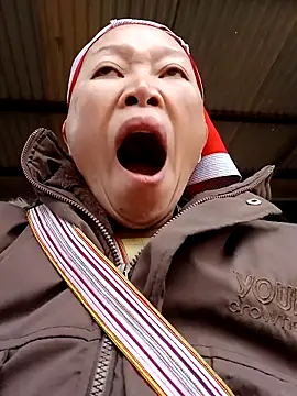 Snapshot of girl-hot2x chatting on February 19, 2026, 1:45 am girl-hot2x online show from February 19, 2026, 1:45 am