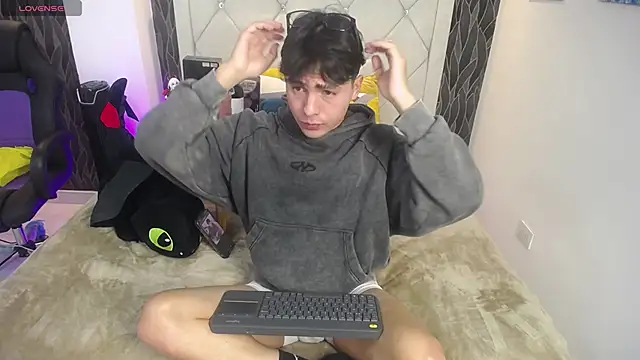 Samu FoXXX online show from December 4, 2025, 8:39 pm