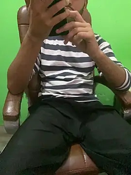 hotyyyyjonny online show from May 9, 2026, 3:12 am