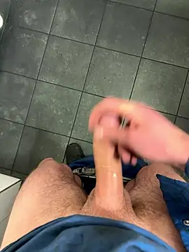 lukasDickpic12 online show from January 11, 2026, 12:26 am