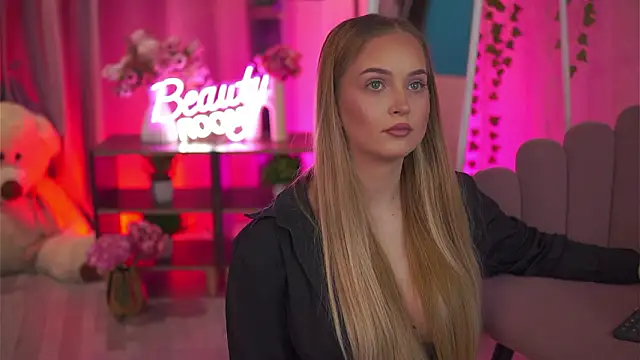 Snapshot of ElyssawetXX chatting on February 23, 2026, 7:44 pm ElyssawetXX online show from February 23, 2026, 7:44 pm